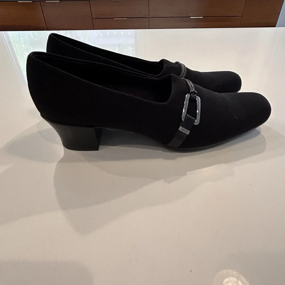 Munro Cindy Block Heel Pump Shoes Sz 9.5 Narrow Black Stretch Fabric Slip Ons
